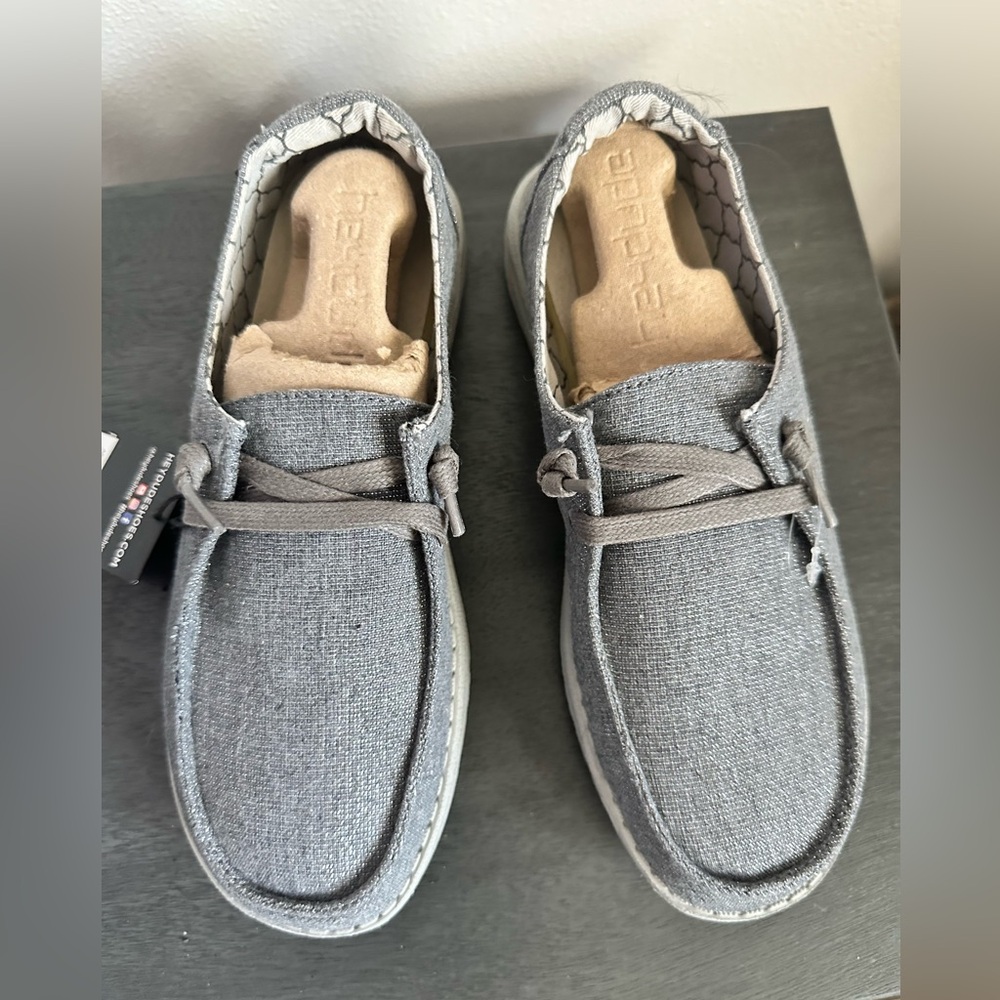 🆕 Hey Dude Women’s Wendy Gray Silver Casual Shoes SZ 7